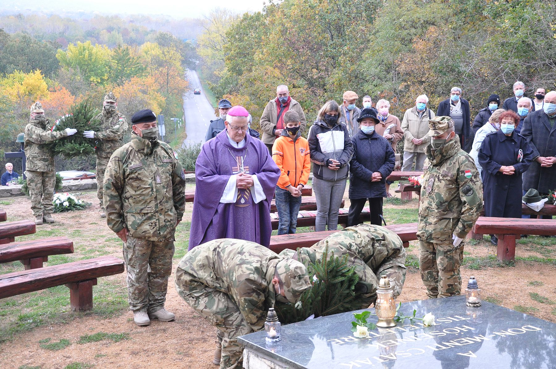 Püspöki szentmise halottak napján a Don-kanyar Emlékkápolnánál